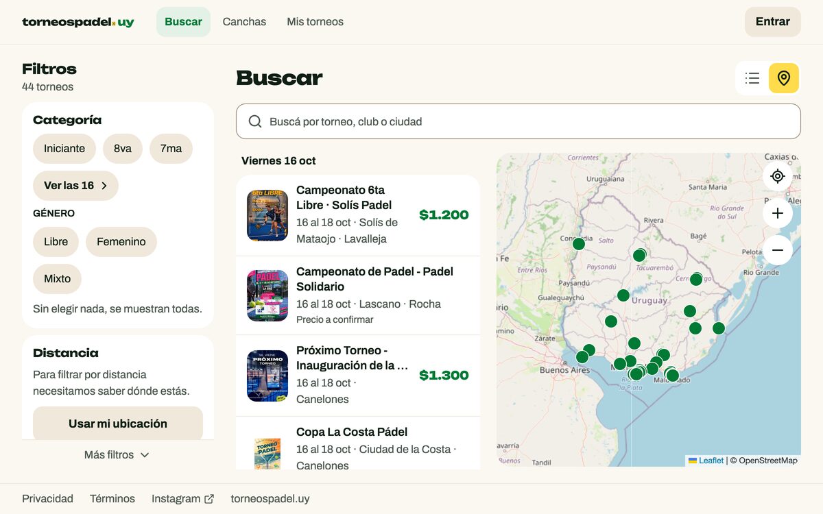 La app en una computadora: la barra con Buscar, Canchas y Mis torneos arriba, los filtros a la izquierda, la lista de torneos por día y el mapa de Uruguay a la derecha.